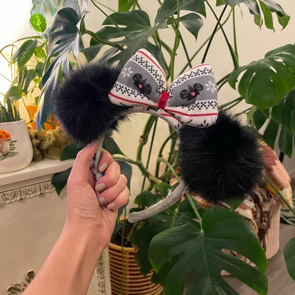Disney Holiday Christmas Minnie Ears Headband